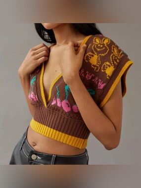 Urban Outfitters SOLD OUT ONLINE Cropped Knit Cherry Sweater Vest Women's M Bk